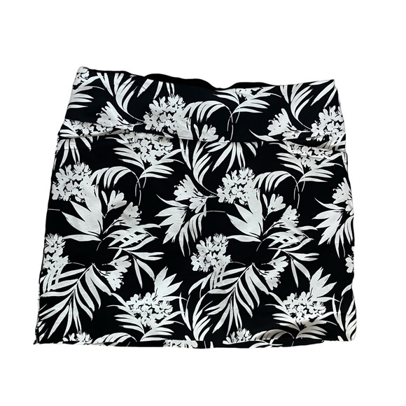 Floral Black and White Skort Size XXL S.C&C0 - Picture 3 of 8